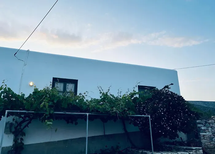 Anevalousa Beach House