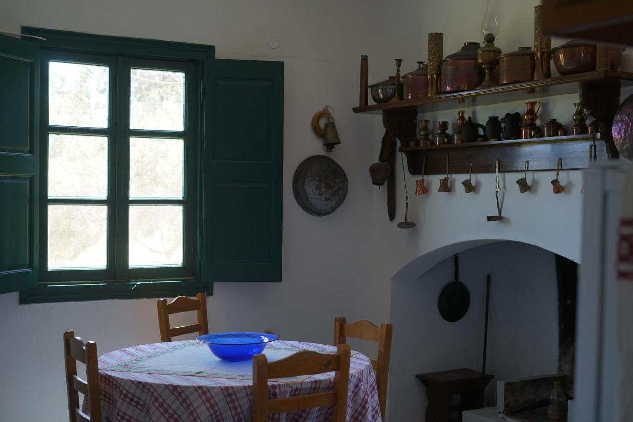 Holiday home Anevalousa House Moutsouna