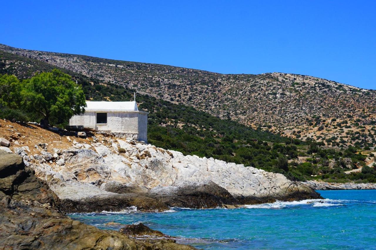 Anevalousa House *