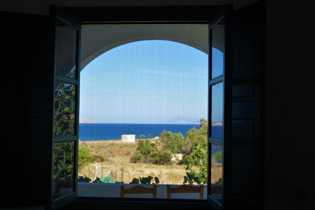 Anevalousa House *