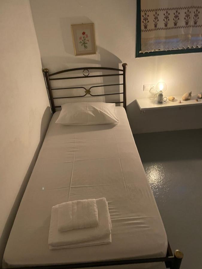 Anevalousa House *