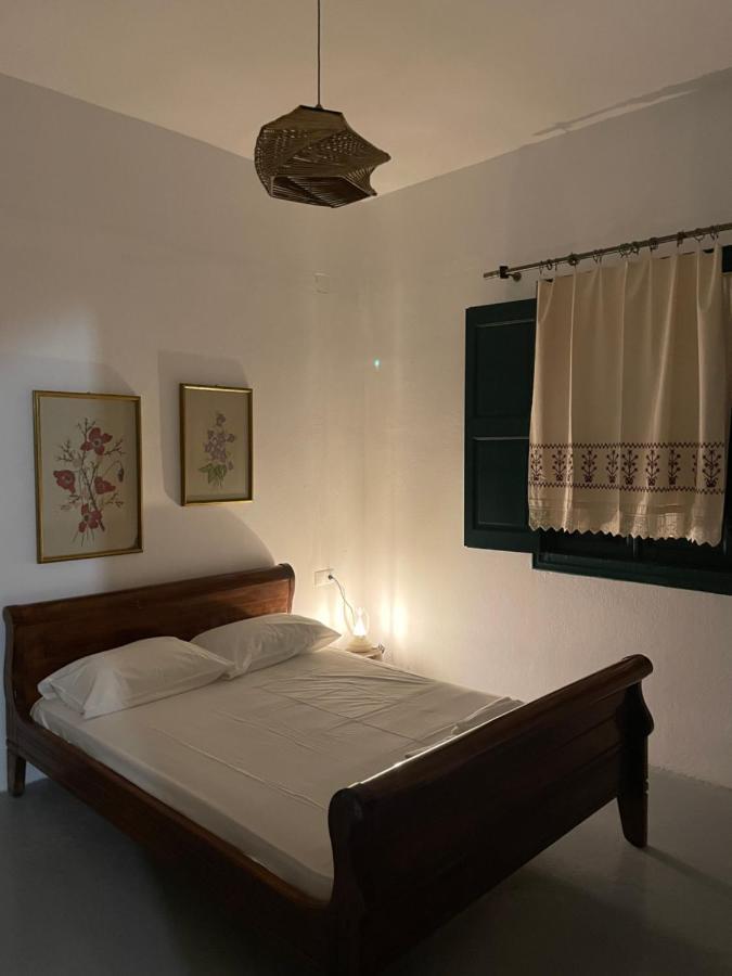 Anevalousa House *