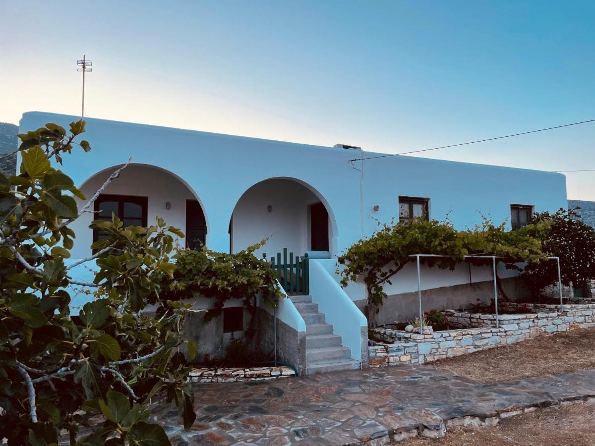 Anevalousa House *